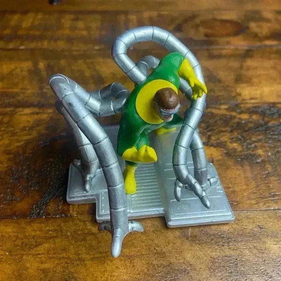 Disney Store Marvel Spider-Man Doctor Octopus PVC Cake Topper Figure With Base - Picture 8 of 8